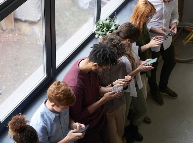 Il Ruolo Cruciale del Social Media Manager nella Gestione delle Piattaforme Online